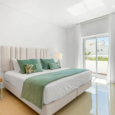Yellow Beach Ocean View - Porto De Mos Apartment Lagos